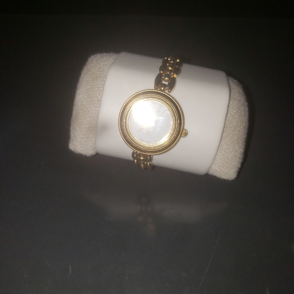 Antique Women's Gucci Watch - Picture 2 of 3